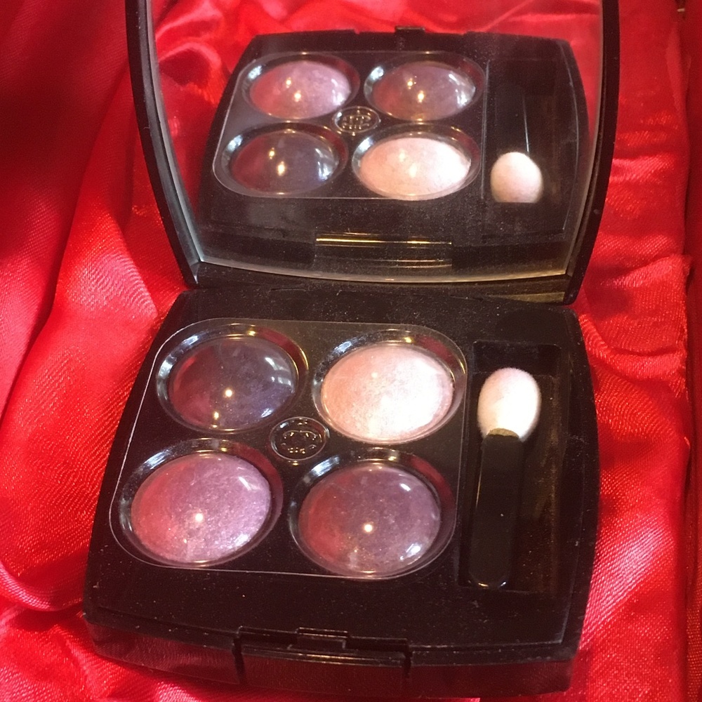 Chanel four-color eyeshadow (purple)